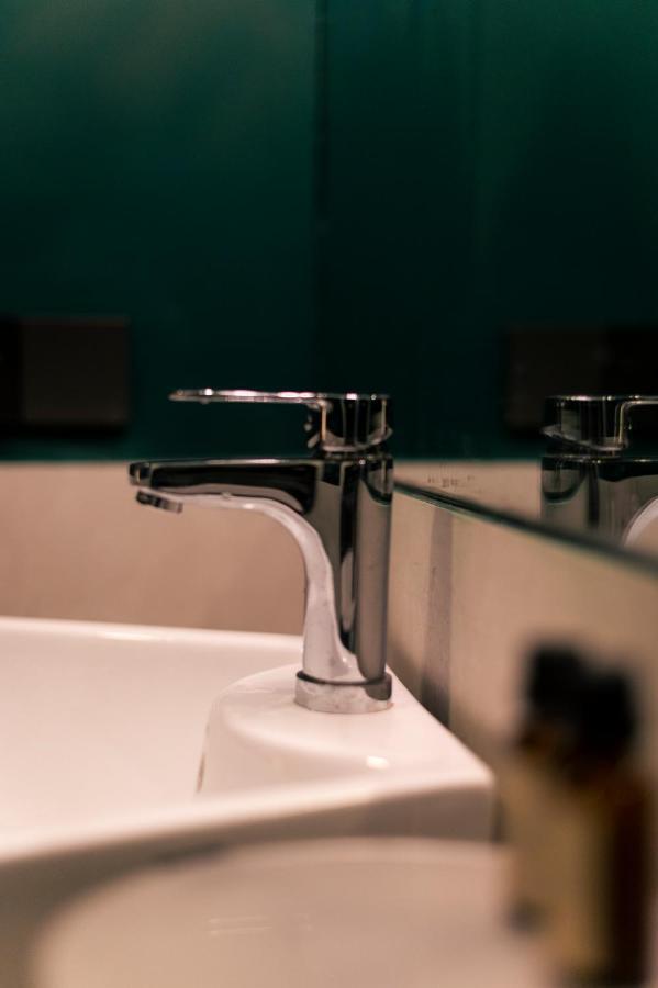 Lokal Rooms X Shahrah-E-Faisal Karachi Esterno foto